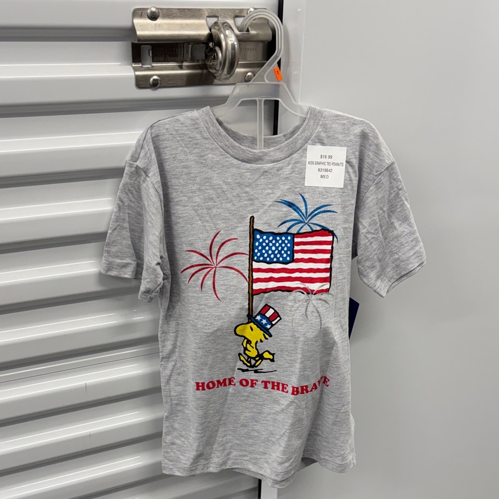 NWT Peanuts Gray Kids SS Shirt American Flag Design Woodstock Home of the Brave